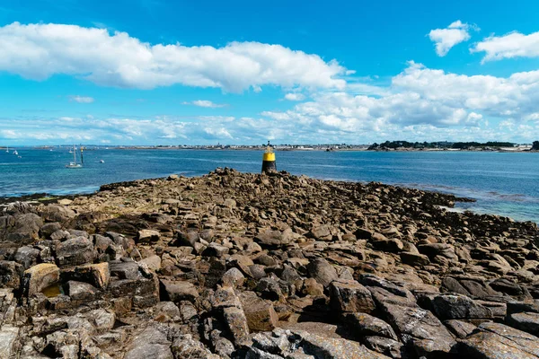 Kilátás az öbölre a sziget Batz és Roscoff — Stock Fotó