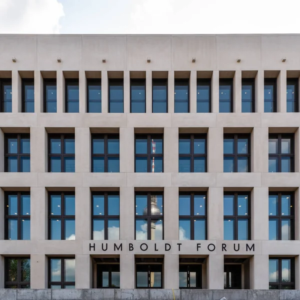Utsikt över Humboldt Forum museum i Berlin — Stockfoto
