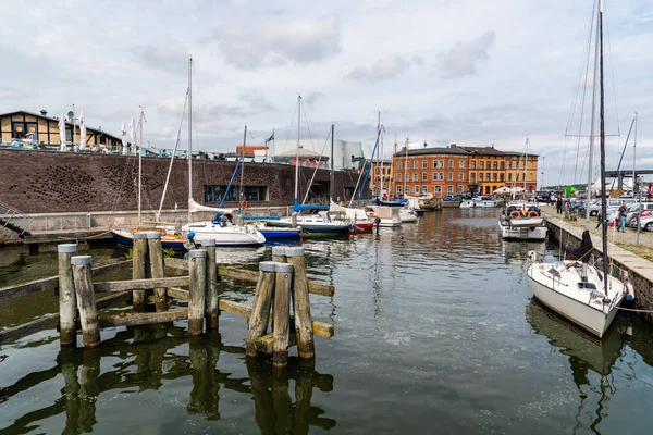 El puerto de Stralsund con barcos amarrados — Foto de Stock