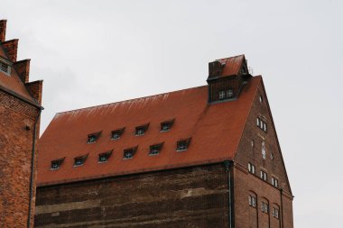 Stralsund Limanı 'ndaki eski bir depo.