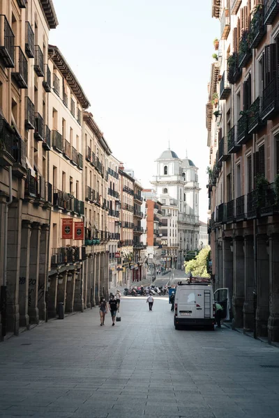 Calle Toledo cerca de Plaza Mayor en el centro histórico de Madrid —  Fotos de Stock