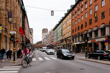 Stockholm şehir merkezinde sokak manzarası