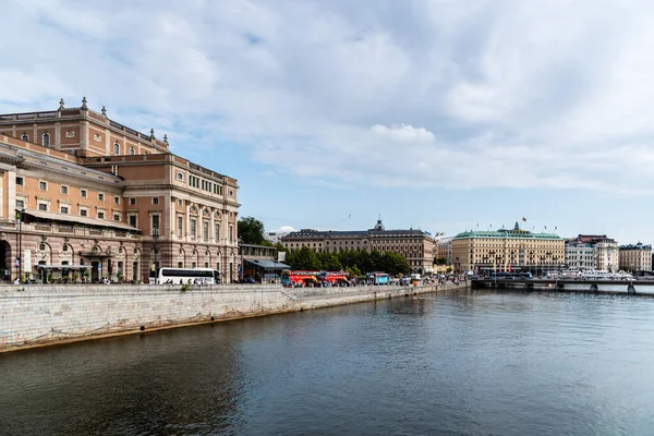 Paesaggio urbano con l'Opera Reale Svedese di Stoccolma — Foto Stock