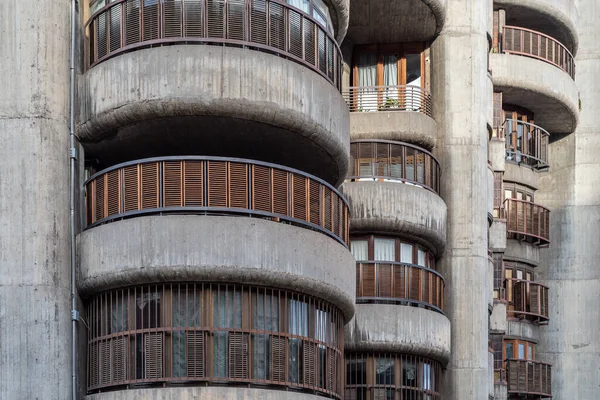 Torres Blancas Building. Iconic concrete residential skyscraper in Madrid — Stock Photo, Image