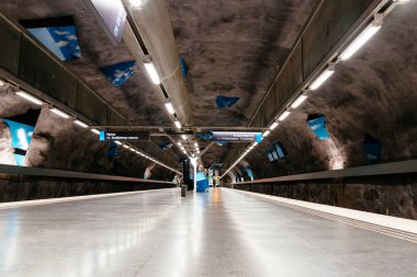 T-Centralen Stockholm metro istasyonu platformu