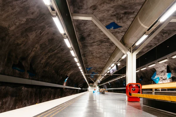 Bahnsteig der U-Bahn-Station T-Centralen Stockholm — Stockfoto