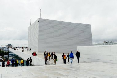 Oslo 'daki Opera binasının dış görünüşü