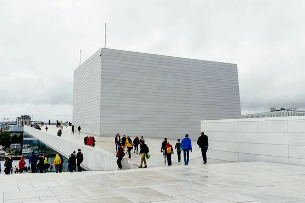 Vue extérieure de l'Opéra d'Oslo — Photo