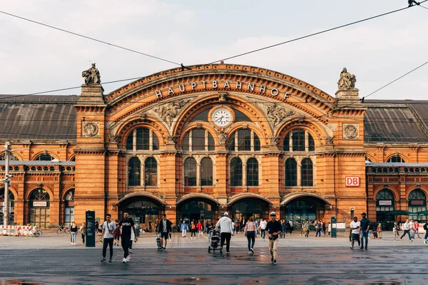 Exterior view of Bremen Central Station in the city of Bremen — Stock Photo, Image