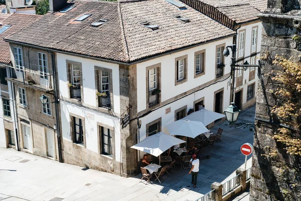 Restaurace s terasou v historickém centru Santiaga de Compostela — Stock fotografie