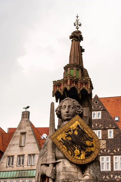 Rzeźba w historycznym centrum średniowiecznego hanzeatyckiego miasta Brema — Zdjęcie stockowe