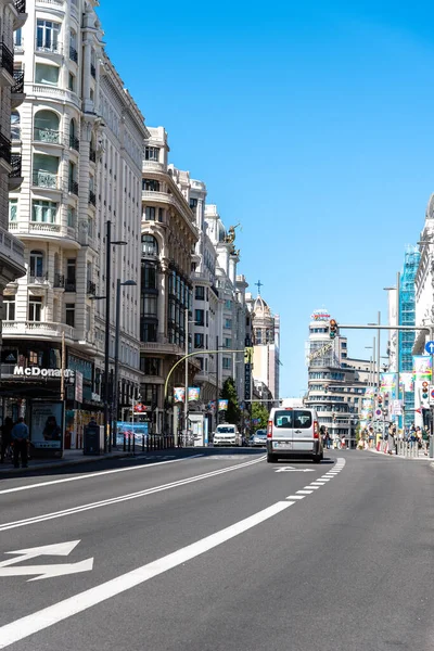 Vista panorámica de la avenida Gran Vía en Madrid — Foto de Stock