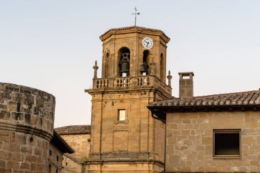 Sajazarra 'daki ortaçağ kilisesi, La Rioja, İspanya