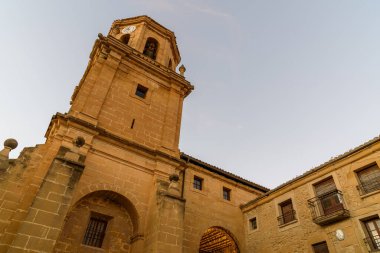 Sajazarra 'daki ortaçağ kilisesi, La Rioja, İspanya