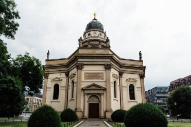 Berlin Mitte Jandarması 'nda Deutscher Dom' un görüntüsü