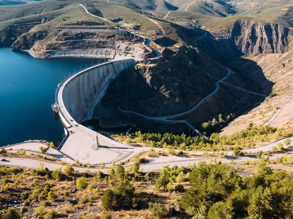 Letecký pohled na nádrž a přehradu Atazar — Stock fotografie