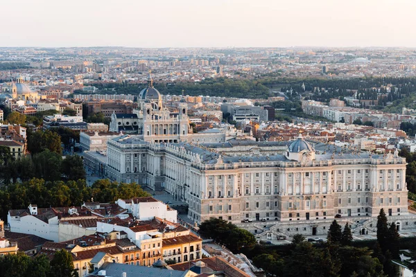 Madrid centro da cidade vista panorâmica aérea ao pôr do sol — Fotografia de Stock