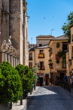 Toledo 'nun ortaçağ şehir merkezinde sokak sahnesi