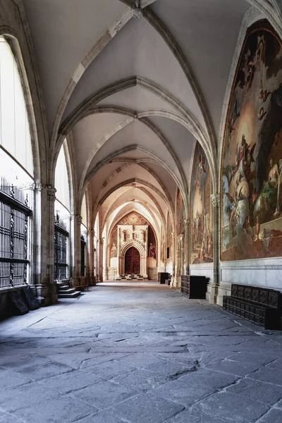 Il chiostro della Cattedrale di Santa Maria a Toledo — Foto Stock