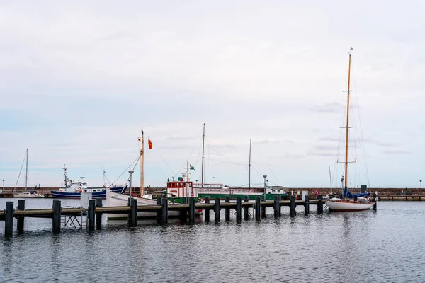 Scenic view of boats moored in the harbour of Sassnit in Rugen Island, Germany — Stock Photo, Image