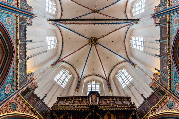 Vista interior de la nave de la iglesia de San Nicolás en Stralsund — Foto de Stock