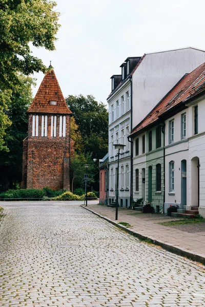 Almanya 'nın Wismar şehrinin tarihi merkezinde Son Kule veya Su Kulesi anıtı — Stok fotoğraf