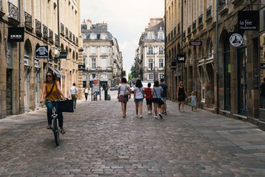 Rennes 'in tarihi merkezinde ticari cadde