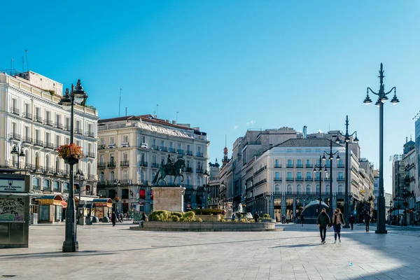 Der Platz Puerta del Sol im Zentrum von Madrid — Stockfoto