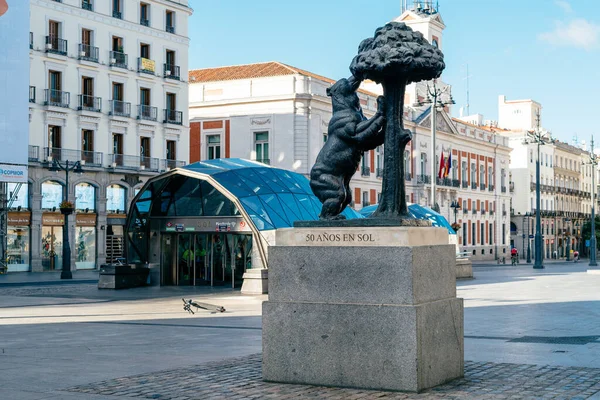 Der Platz Puerta del Sol im Zentrum von Madrid — Stockfoto