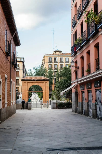 Plaza del Dos de Mayo en el barrio de Malasana de Madrid —  Fotos de Stock