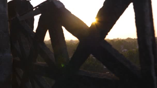 Zonsondergang Het Dak Sylhet Van Achter Muur Volg Shot — Stockvideo