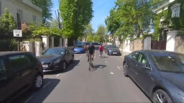 Two Cyclists Riding Park Place Villas Road Maida Vale Lockdown — Stock Video