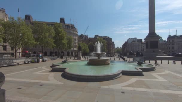 Londra Daki Tecrit Sırasında Trafalgar Meydanı Çeşmeleri Kilitli — Stok video