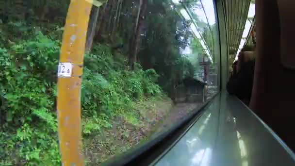 乘火车通过华山的车窗滑行的乘客Pov时间 — 图库视频影像