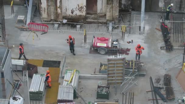 Trabajadores Construcción Caminando Por Piso Basement Millbank Place Westminster Cerrado — Vídeo de stock