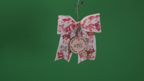 圣诞丝带鞠躬雪人设计和木制诺埃尔装饰 绿色屏风 — 图库视频影像