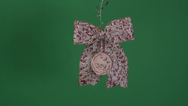 Wiszące Christmas Bow Wstążka Projektu Snow Cherry Drewnianą Joy Decoration — Wideo stockowe