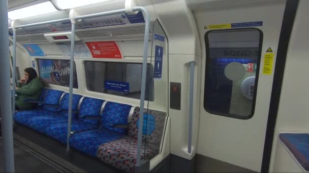 Uitzicht Vanuit Binnenkant Van Trein Deur Sluiten Jubilee Line Trein — Stockvideo