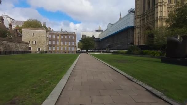 Pov Walking Path Abingdon Street Gardens Westminster London — Stock video