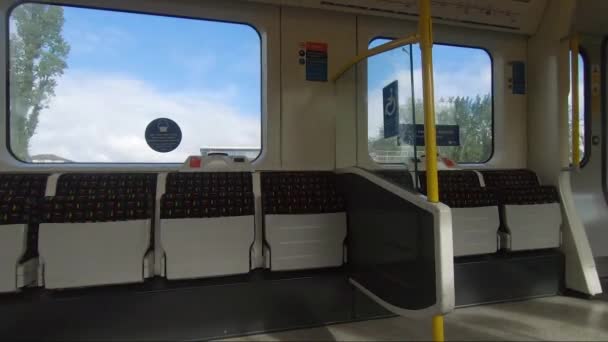 Rij Van Lege Plaatsen Metropolitan Line Londen Underground Tijdens Dag — Stockvideo