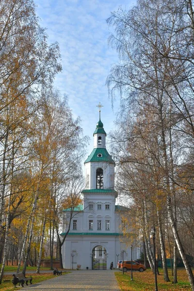 市内の宮殿公園内の歴史的建造物 Bogooroditsk — ストック写真