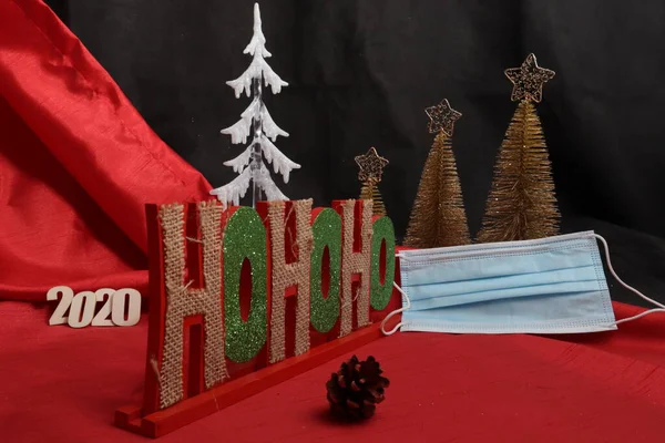 Рождественское Украшение Буквами Hohoho 2020 Год Защитной Маской Коронавируса — стоковое фото