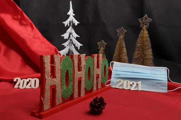 Weihnachtsdekoration Mit Den Buchstaben Hohoho Und Dem Jahr 2020 2021 — Stockfoto