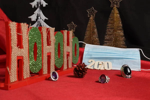 Рождественское Украшение Буквами Hohoho 2020 Год Защитной Маской Коронавируса — стоковое фото