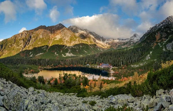 Gondolatok Őszi Erdő Háttérben Tátra Lélegzetelállító Popradske Pleso Hegyi — Stock Fotó