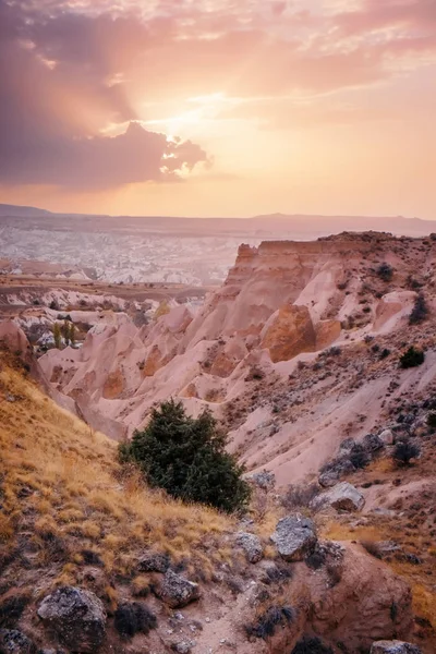 Színes Naplementét Hegyi Canyon Cappadocia Táj Rose Valley Faluban Goreme — Stock Fotó