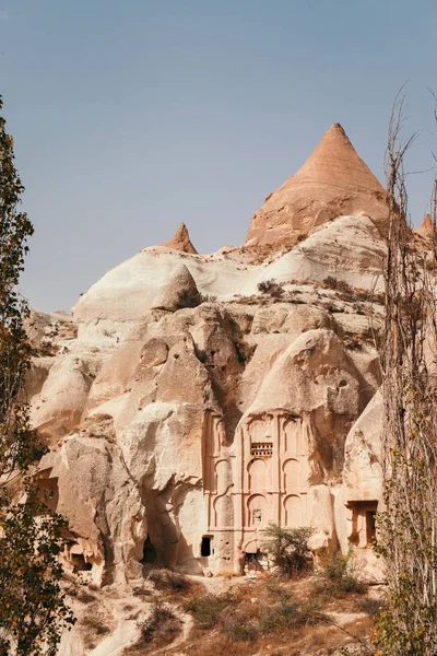 Разрушенный Древний Пещерный Дом Каппадокии Горный Пейзаж Путешествие Турцию — стоковое фото