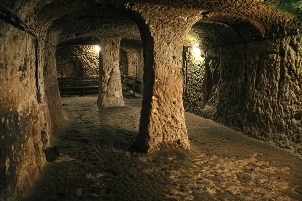 探索德林库尤古老的多层次地下洞穴城市在卡帕多西亚 前往土耳其 — 图库照片