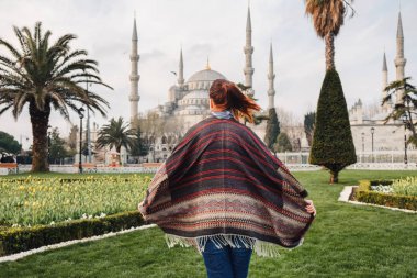 Kadın zevk Sultanahmet Camii, ünlü İslam Landmark Camii, Istanbul, Türkiye'ye seyahat güzel görünüm