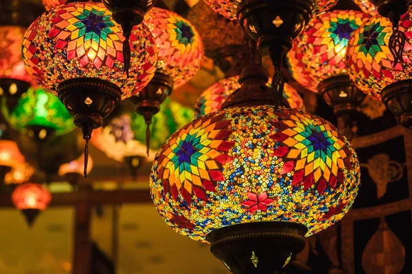 グランド バザールに美しいトルコ ランプ装飾 — ストック写真